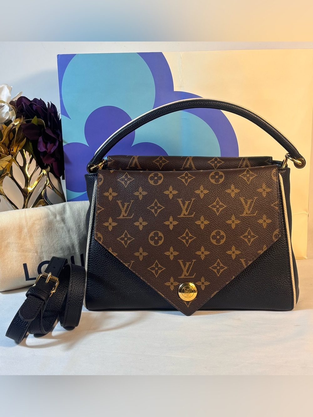 Beautiful Louis Vuitton Double V